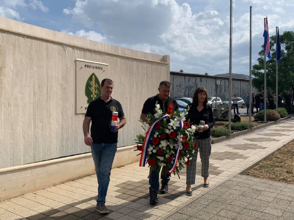 Položeni vijenci: Sjećanje na heroja Marinka Karduma i sve hrvatske branitelje koji su dali život za slobodu