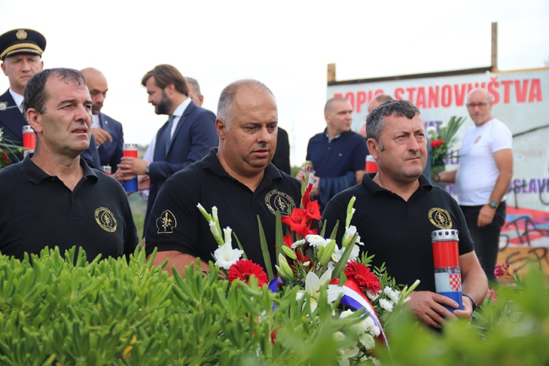 Položeni vijenci: Sjećanje na heroja Marinka Karduma i sve hrvatske branitelje koji su dali život za slobodu