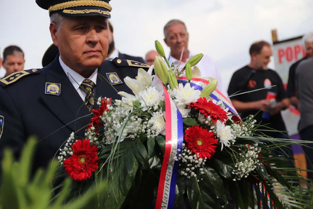 Položeni vijenci: Sjećanje na heroja Marinka Karduma i sve hrvatske branitelje koji su dali život za slobodu