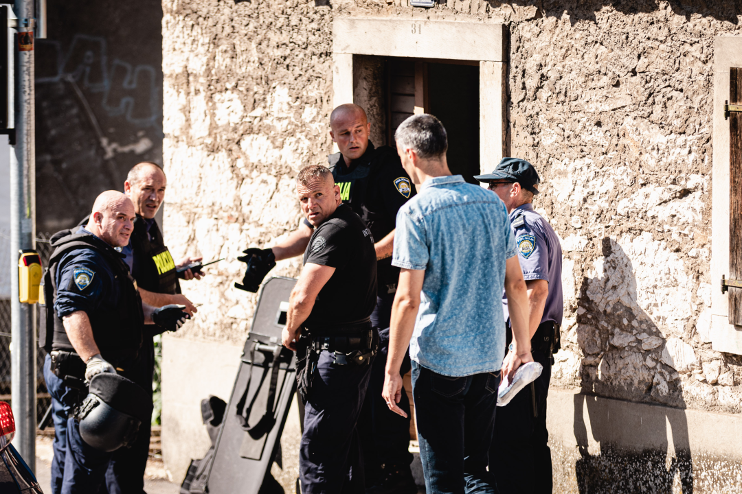 Razbojništvo u ljekarni kod Kronjinog magazina: Nema ozlijeđenih, razbojnik uhićen u blizini