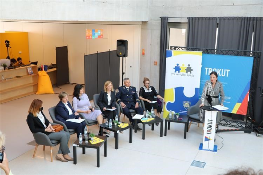 Okrugli stol šibenske policije: U osam mjeseci ove godine 119 prekršaja nad ženama (za koje policija zna)