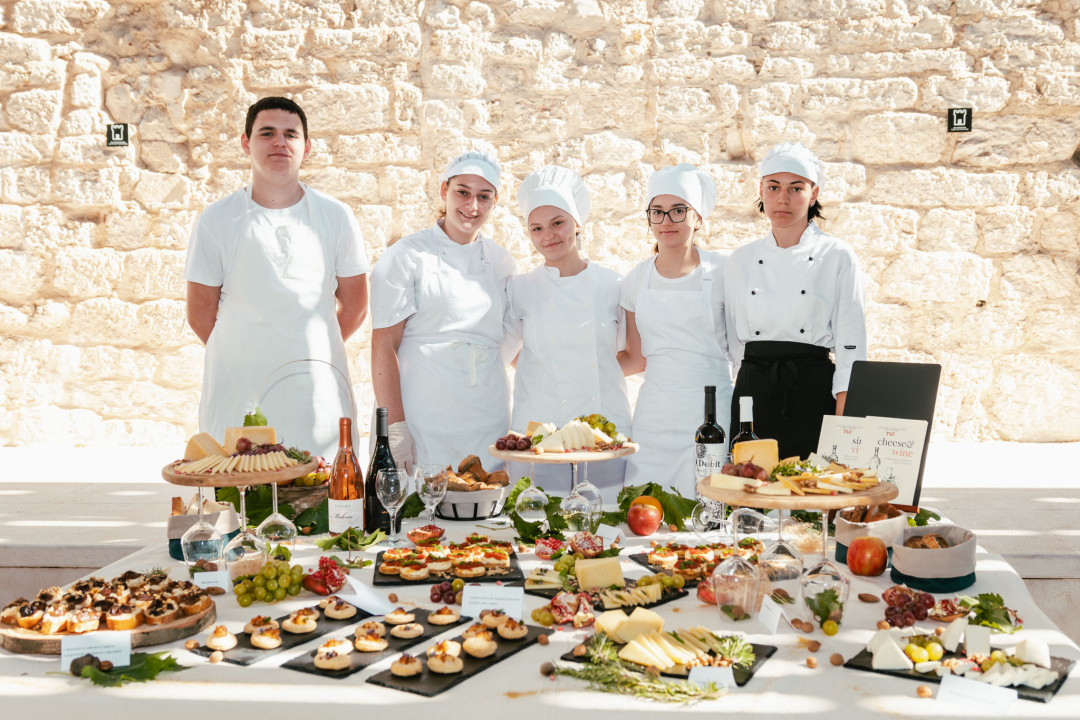 Oni su budućnost hrvatskog ugostiteljstva, učenici TUŠ-a na sv. Mihovilu pokazali kako sljubljuju sir i vino!