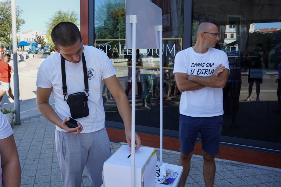 Pogledajte kako je Svjetski dan hodanja obilježen u Pirovcu: Skupljalo se i za pomoć maloj Kiari   