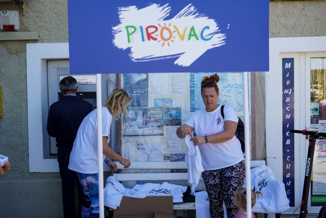 Pogledajte kako je Svjetski dan hodanja obilježen u Pirovcu: Skupljalo se i za pomoć maloj Kiari   