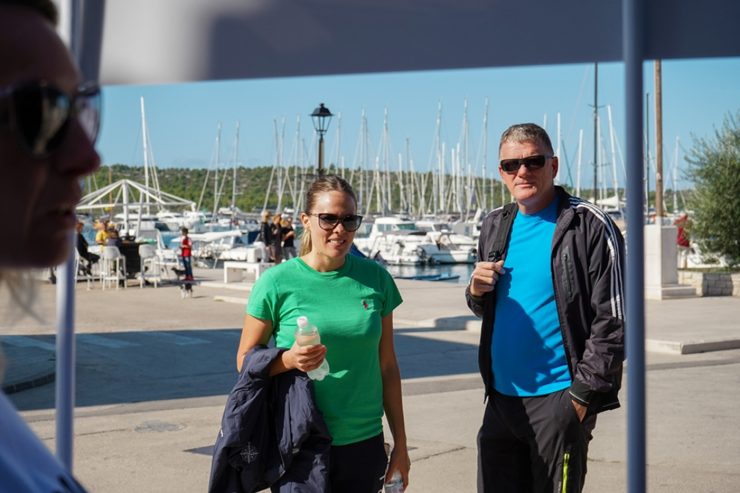 Pogledajte kako je Svjetski dan hodanja obilježen u Pirovcu: Skupljalo se i za pomoć maloj Kiari   