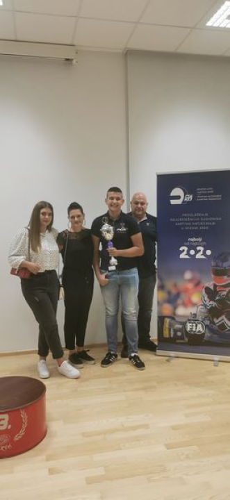 Šibenski kartingaš Franko Škugor primio nagradu za naslov državnog prvaka u klasi Rotax Max DD2 2020