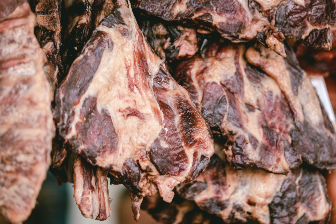 Zima je, kažu, hladna i strašna, ali uz Delikatese Petrović bit će vam toplo barem oko srca!