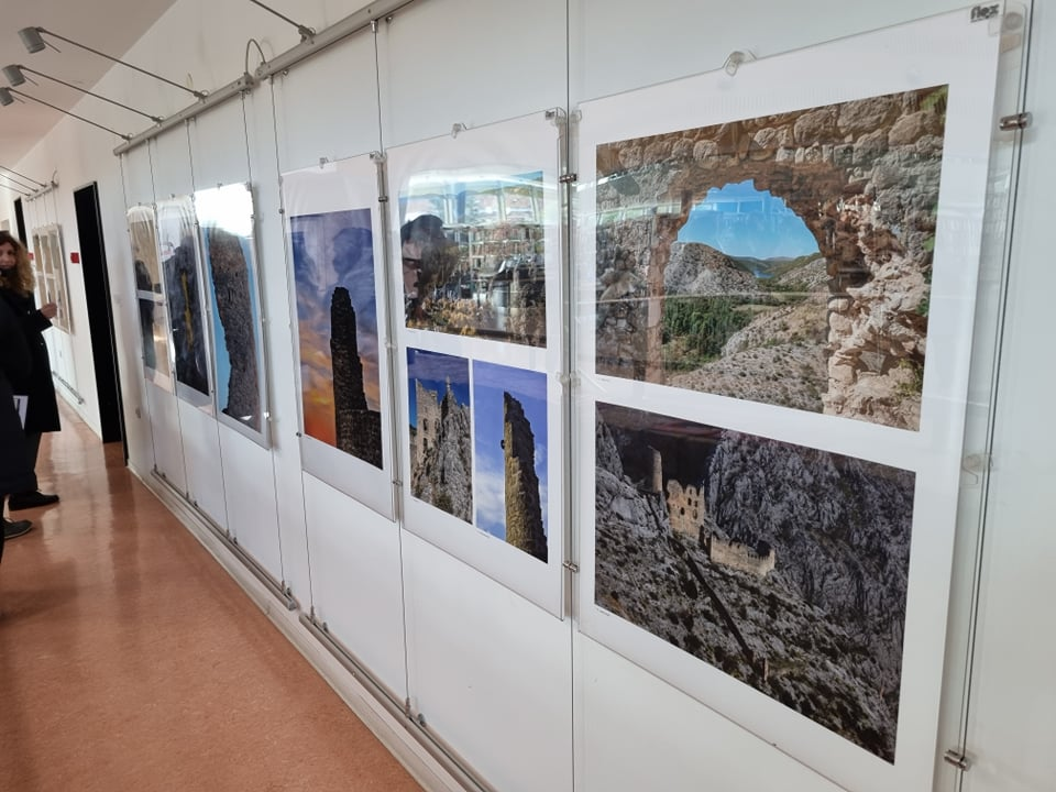 U šibenskoj knjižnici otvorena izložba 'Ponosni čuvari Krke', Nella Slavica: 'U pripremi je projekt revitalizacije utvrde Trošenj'