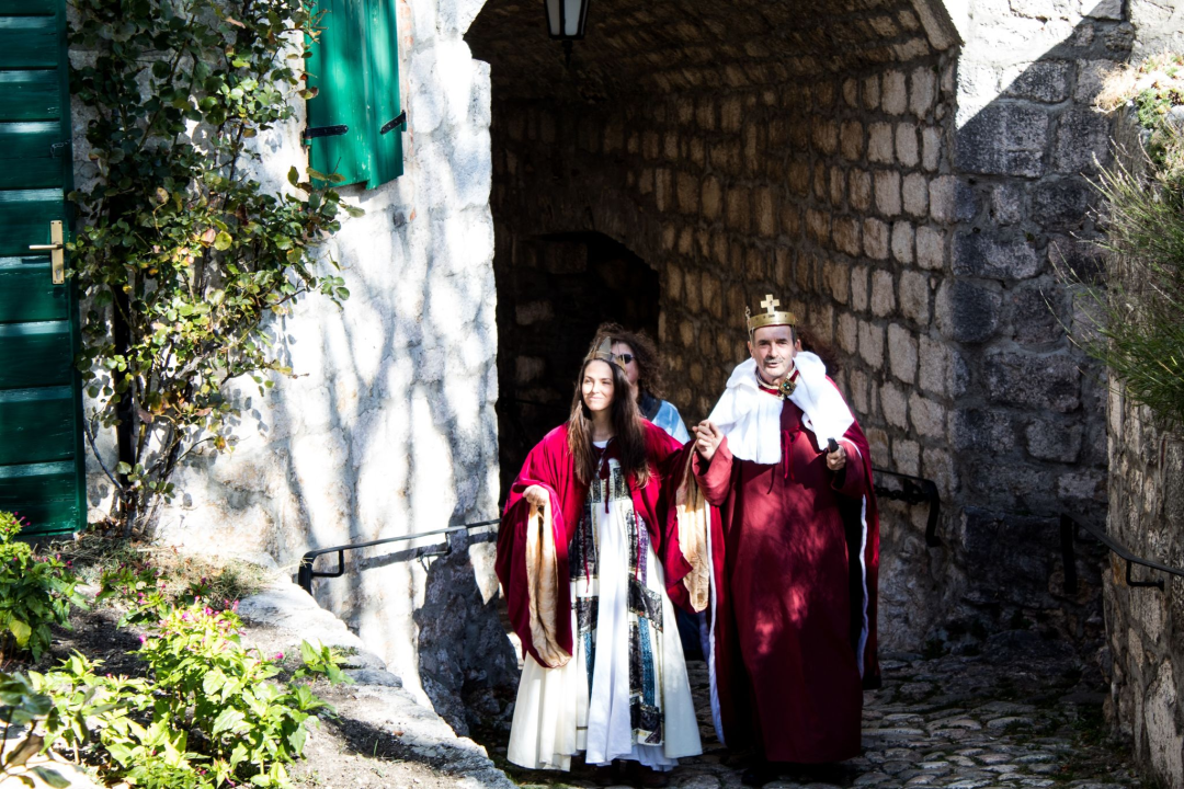 Okupljanje viteških udruga u Kninu: Slavila se krunidba kralja Dmitra Zvonimira