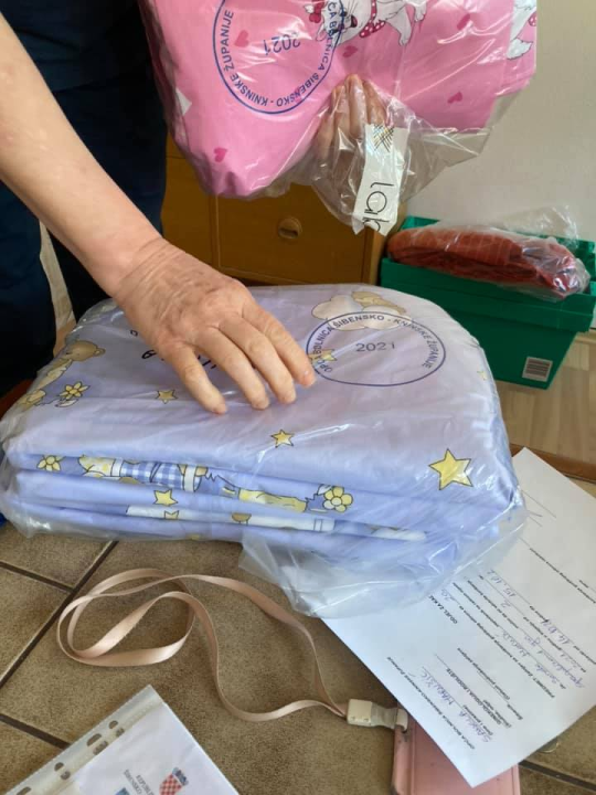 Šibenska ginekologija sada izgleda puno veselije: Stigla nova posteljina kupljena u humanitarnoj akciji dvije Tee