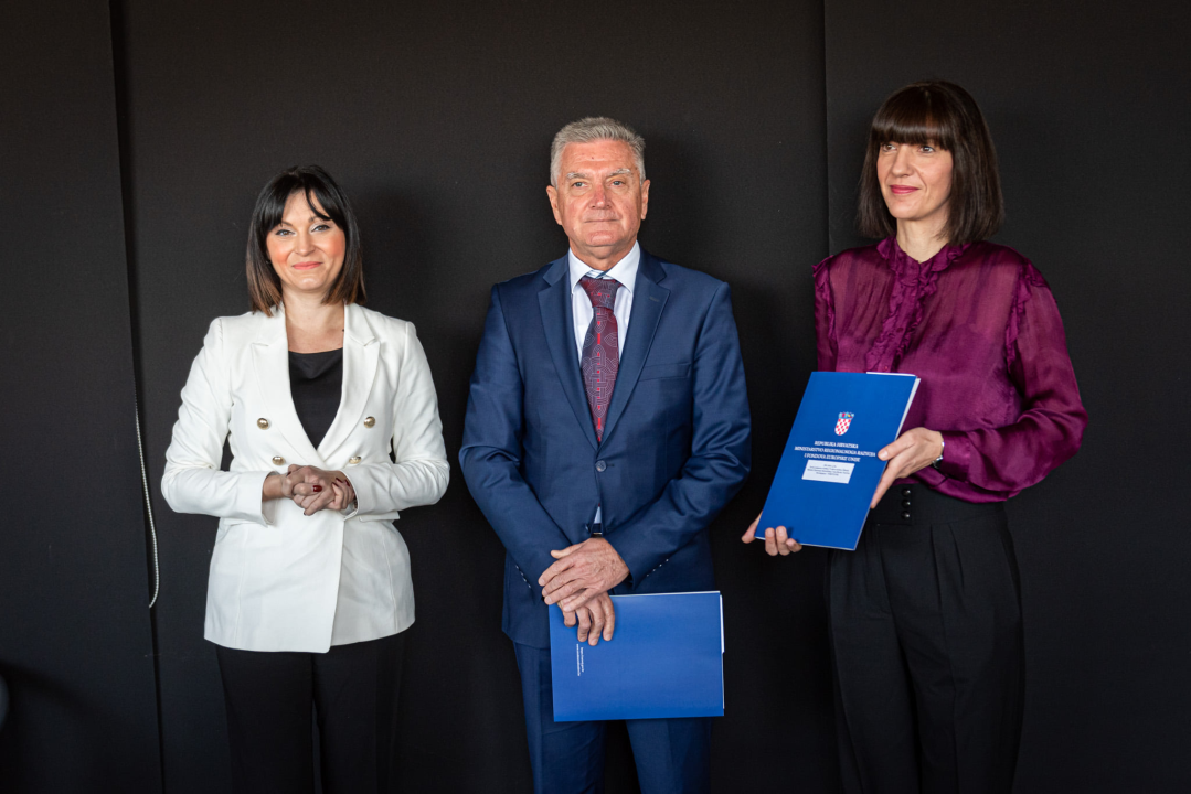 Ministrica Tramišak u Šibenik donijela kuvertu tešku 10,2 milijuna kuna: Novac ide za Bikarac, Pode, tvrđave i kanal sv. Ante   