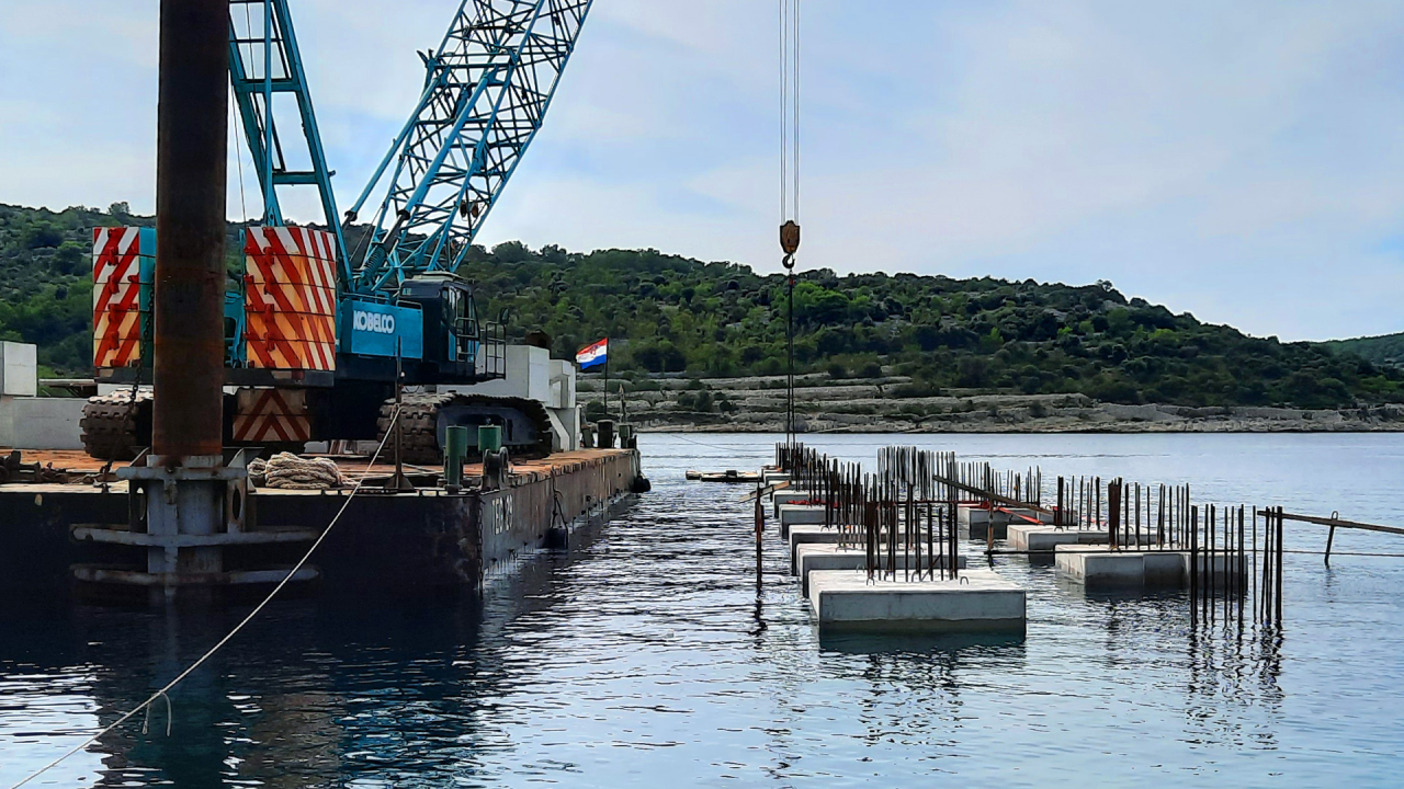 Gotovi radovi na podmorskom dijelu konstrukcije novog trajektnog pristaništa na Kapriju: Slijedi montiranje gata 