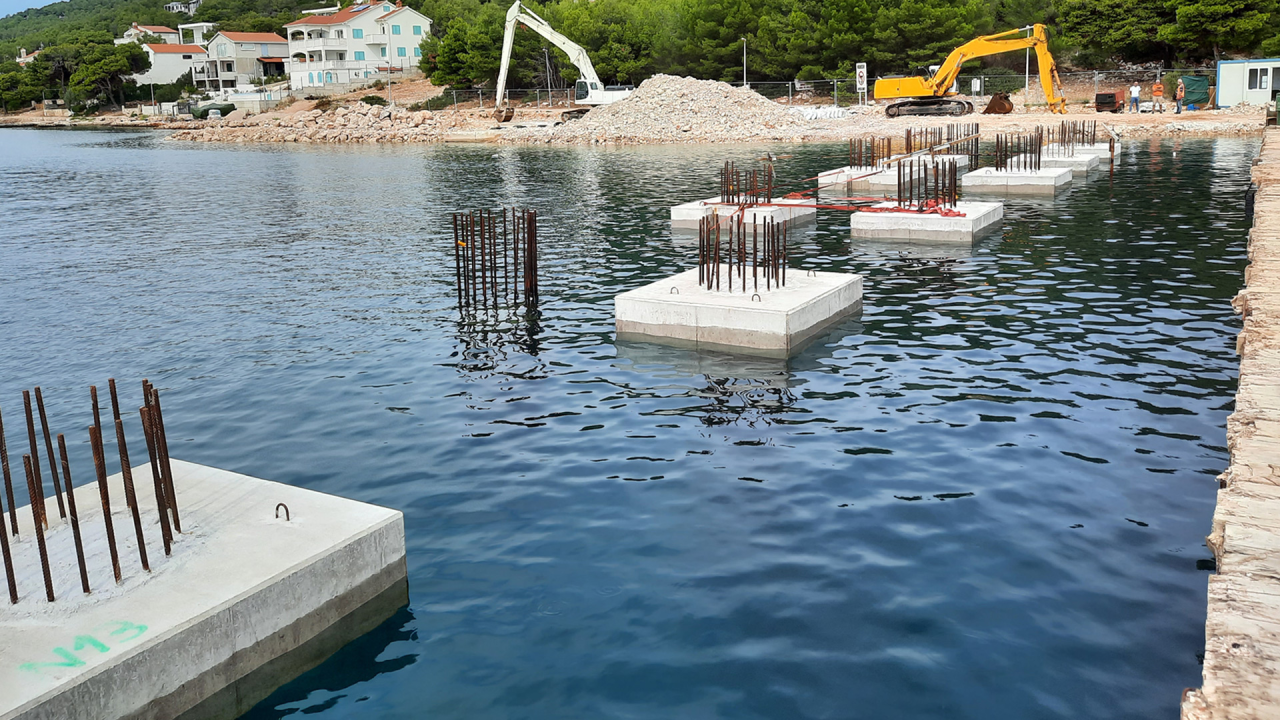 Gotovi radovi na podmorskom dijelu konstrukcije novog trajektnog pristaništa na Kapriju: Slijedi montiranje gata 