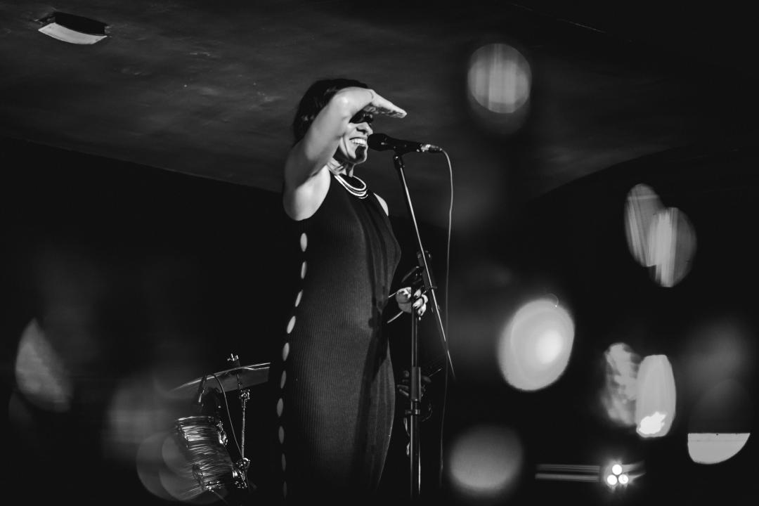 Natali Dizdar u ‘Arsenu’ u suzama otpjevala Arsenovu Zamijenit ću te gorim i proslavila 20 godina karijere