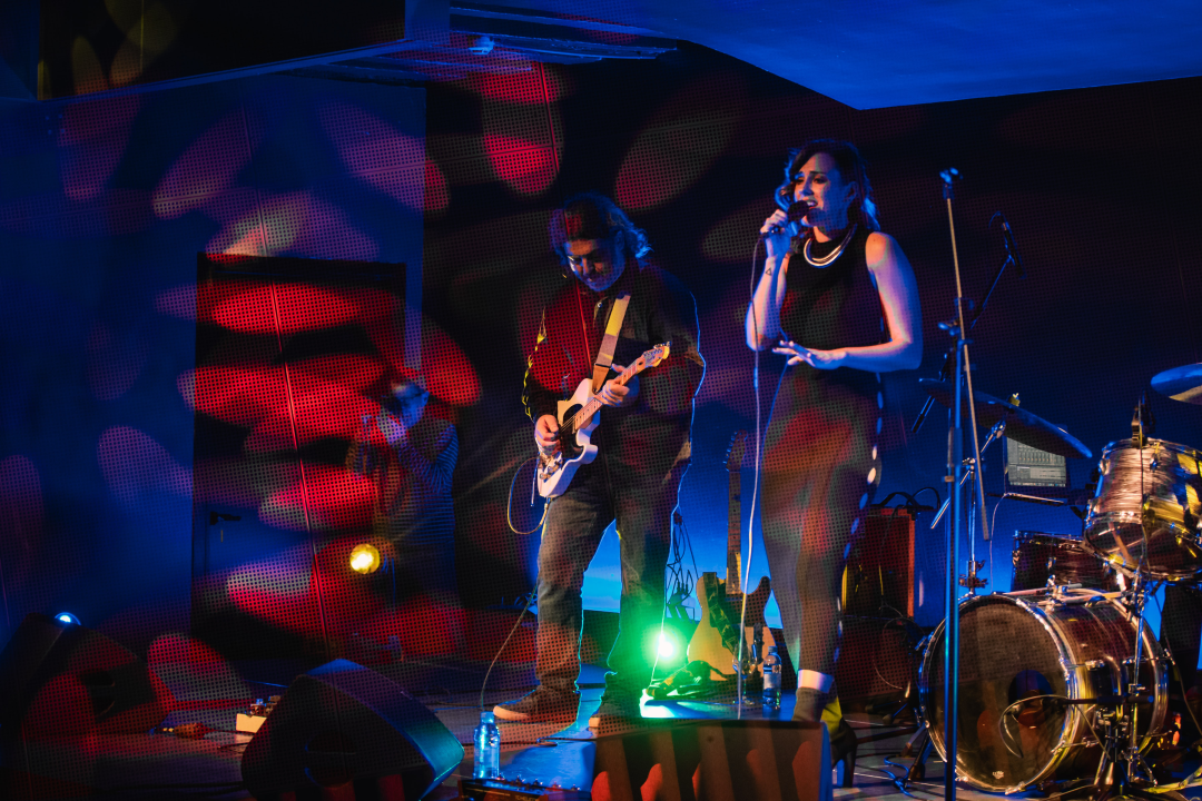 Natali Dizdar u ‘Arsenu’ u suzama otpjevala Arsenovu Zamijenit ću te gorim i proslavila 20 godina karijere