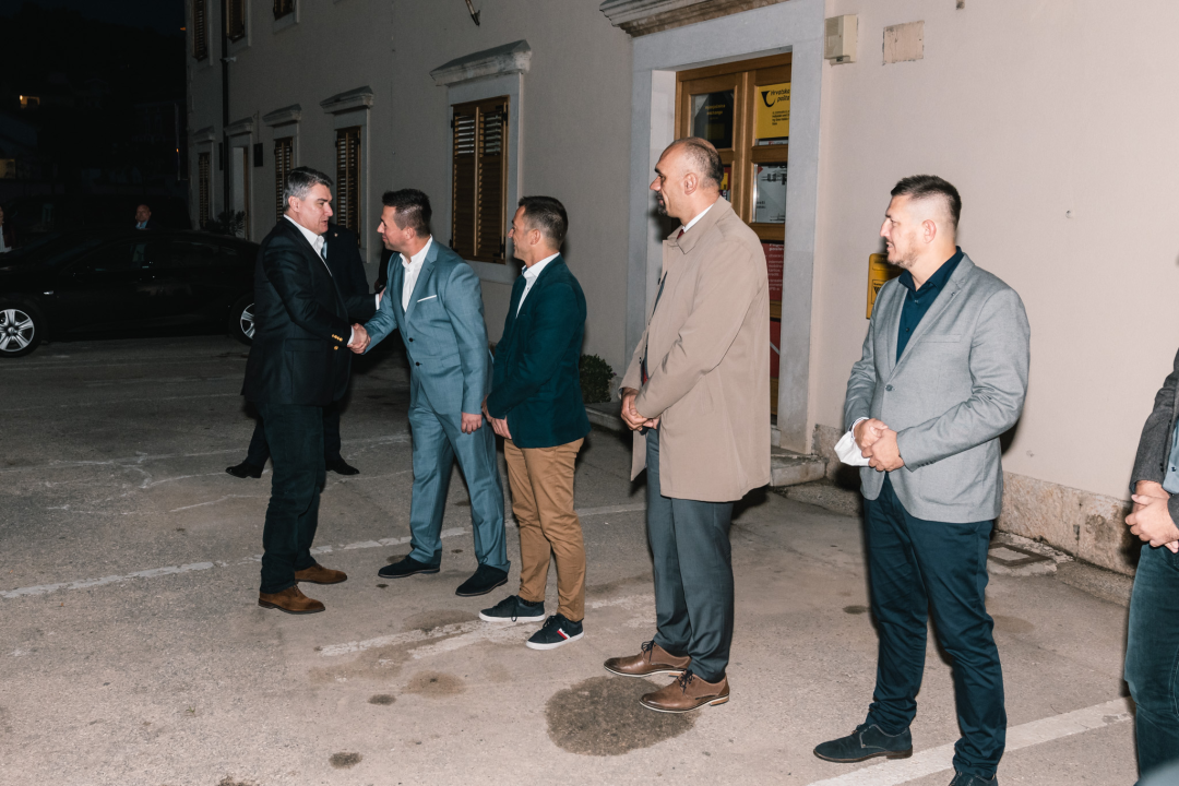 Milanović na svečanoj sjednici povodom Dana općine Tisno: 'Financijski pokazatelji su kako treba, turizam se vraća. Samo tako nastavite'