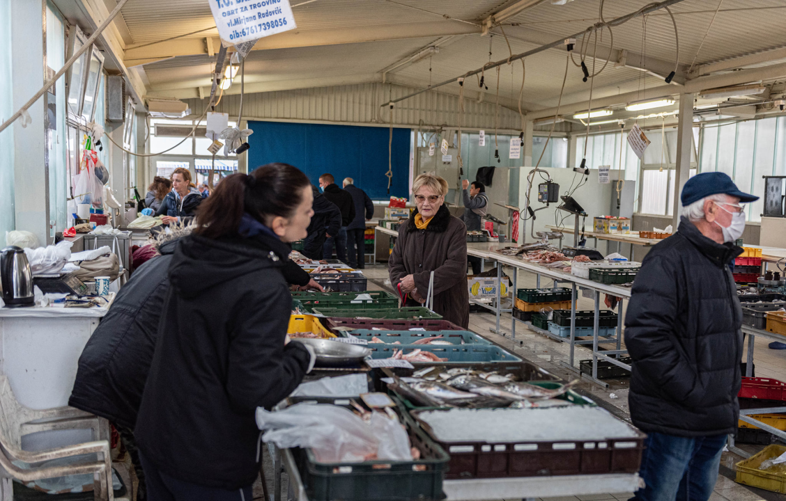 Ponuda ribe na peškariji u skladu s tmurnim danom: Ipak, za 50 kuna može se kupiti pet kila ribe, a ima i štriguna