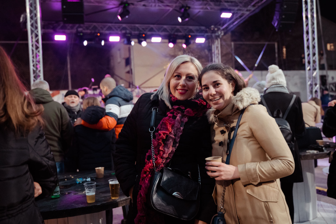 Giuliano i Diktatori zagrijali i rasplesali Kninjane drugog dana Adventa: Pogledajte kako je bilo