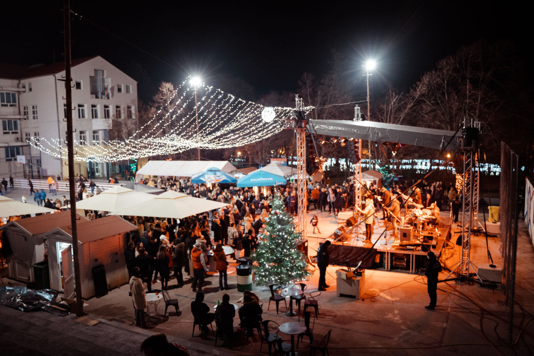 Giuliano i Diktatori zagrijali i rasplesali Kninjane drugog dana Adventa: Pogledajte kako je bilo