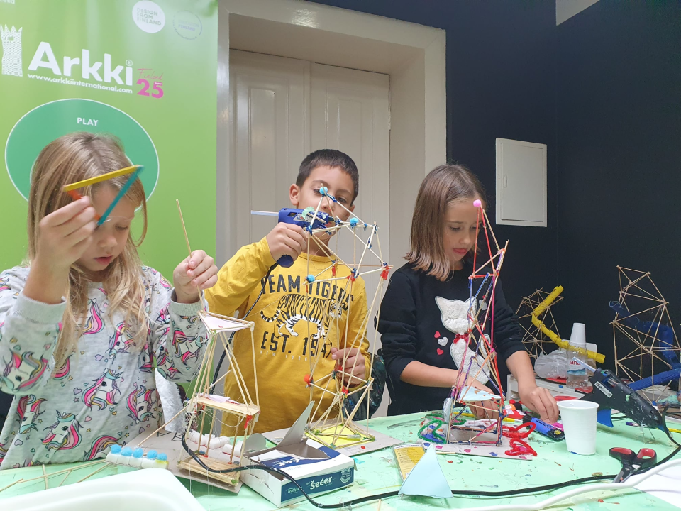 Upišite svoju djecu u radionice Arkki: Gradit će najveće tornjeve, snježne dvorce i svoje skulpture! 