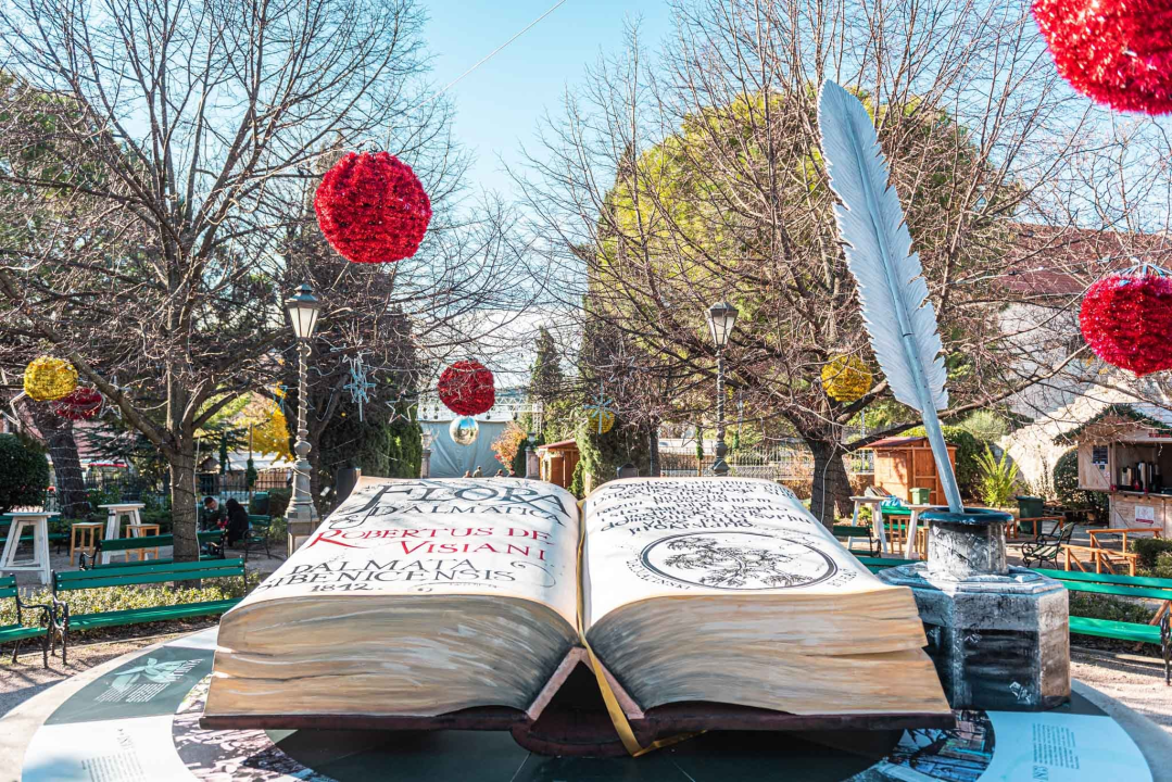 Najteže štivo u gradu: U parku otvorena 300 kila teška knjiga koju su šibenski umjetnici izrađivali više od 500 sati 