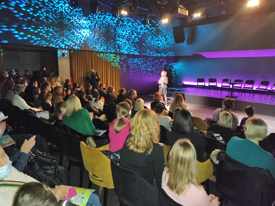 U Kući umjetnosti Arsen predstavljena slikovnica 'Božićne priče' iz DV Šibenske masline: 'Novac od prodaje ide Kiari' 