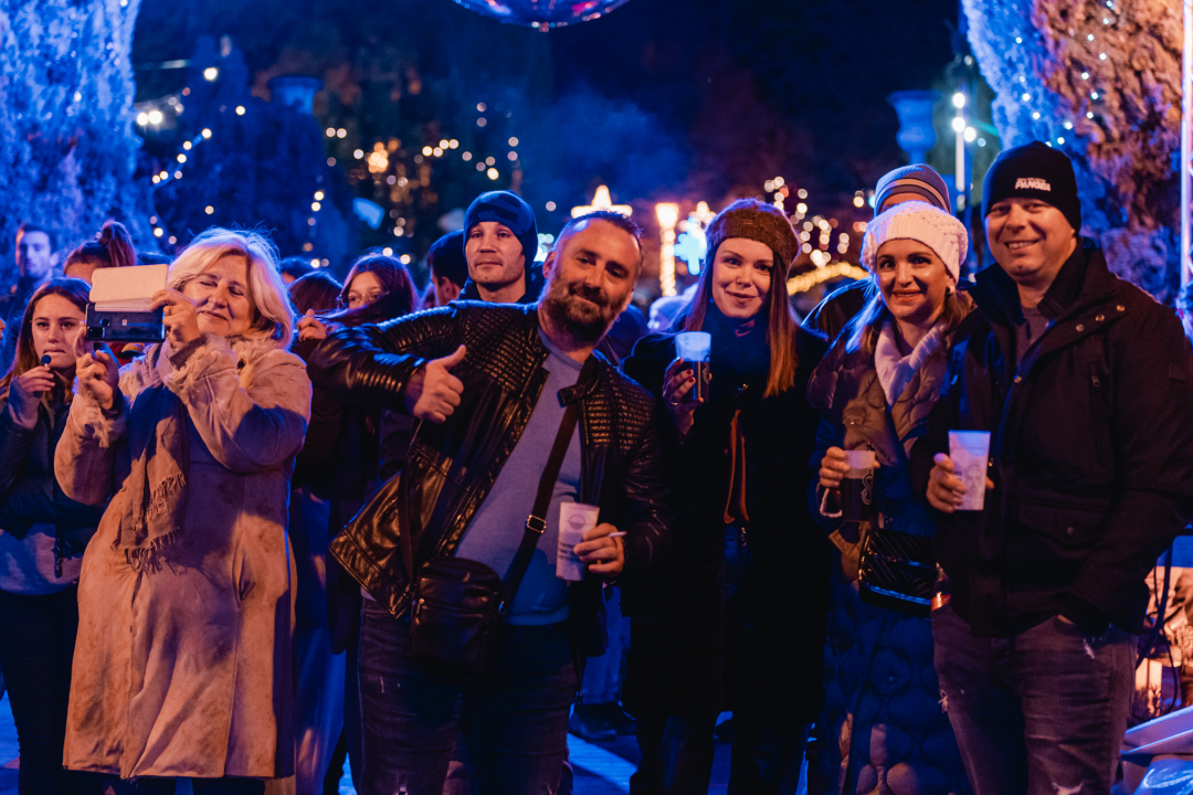 Kralj prvih plesova svojim baladama ugrijao srca Adventurista u Parkiću
