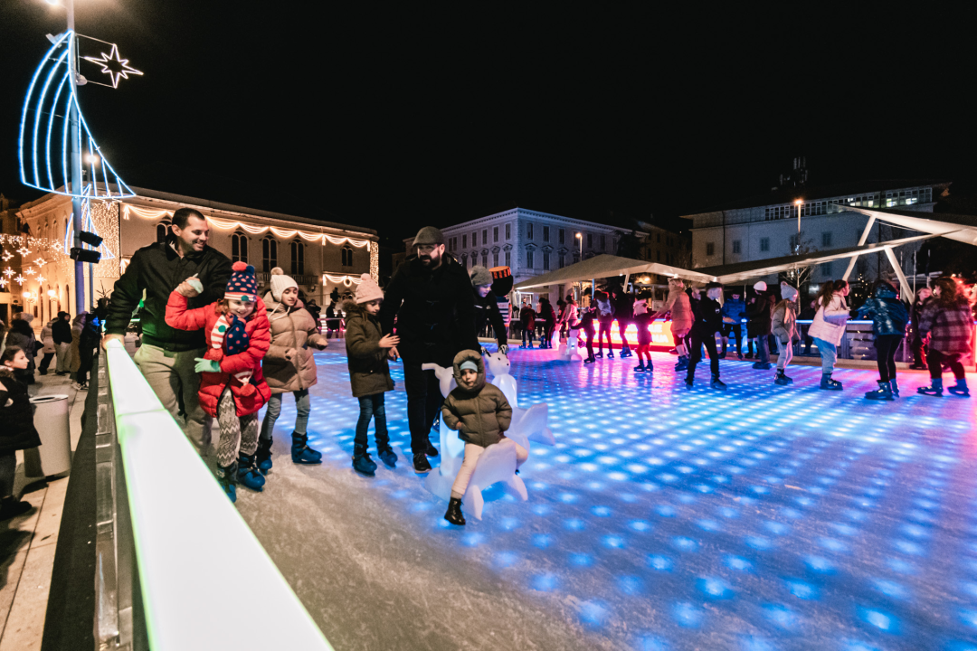 Bajkovito disco klizalište zvijezda na vrhu šibenske Adventure!