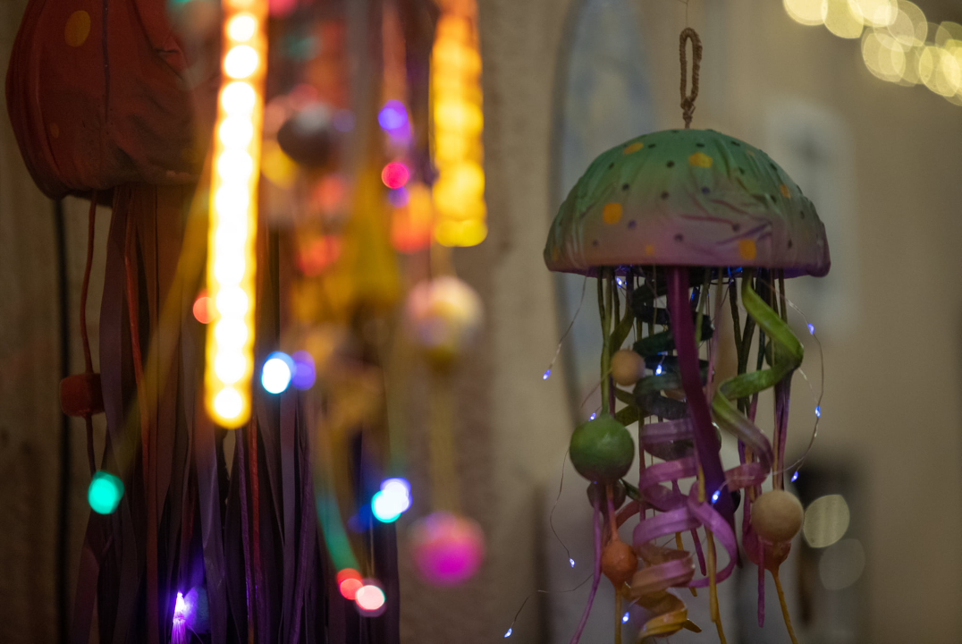 Otvoren Božićni tinel u Azimutu: Prodajna izložba u čarobnom ambijentu