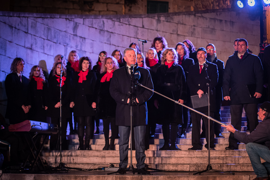Proslavljena Proslava: 'Božić je tolika radost da žurimo proslaviti ga osam dana unaprijed' 