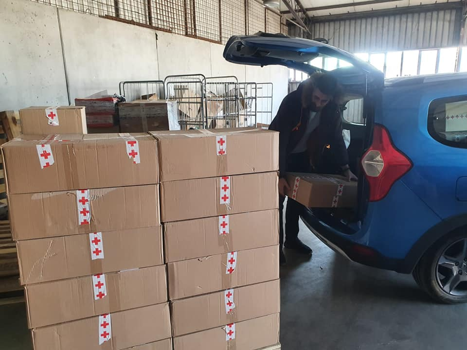 Vodički Crveni križ podijelio hranu, igračke i slatkiše obiteljima u potrebi, nešto otišlo i za Lipik