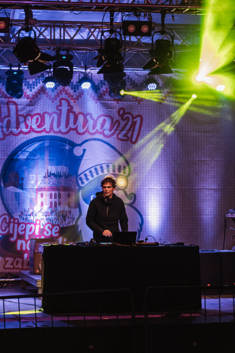 Elektronika u đardinu: Mirko Rak iliti Fikcio Monger počastio Šibenčane svojim 'full setom' na Adventuri 