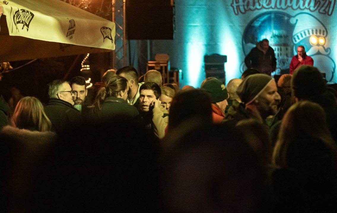 Disco Gimnazija u đardinu vratila Šibenčane u dobra stara vremena: Pogledajte kako je bilo 