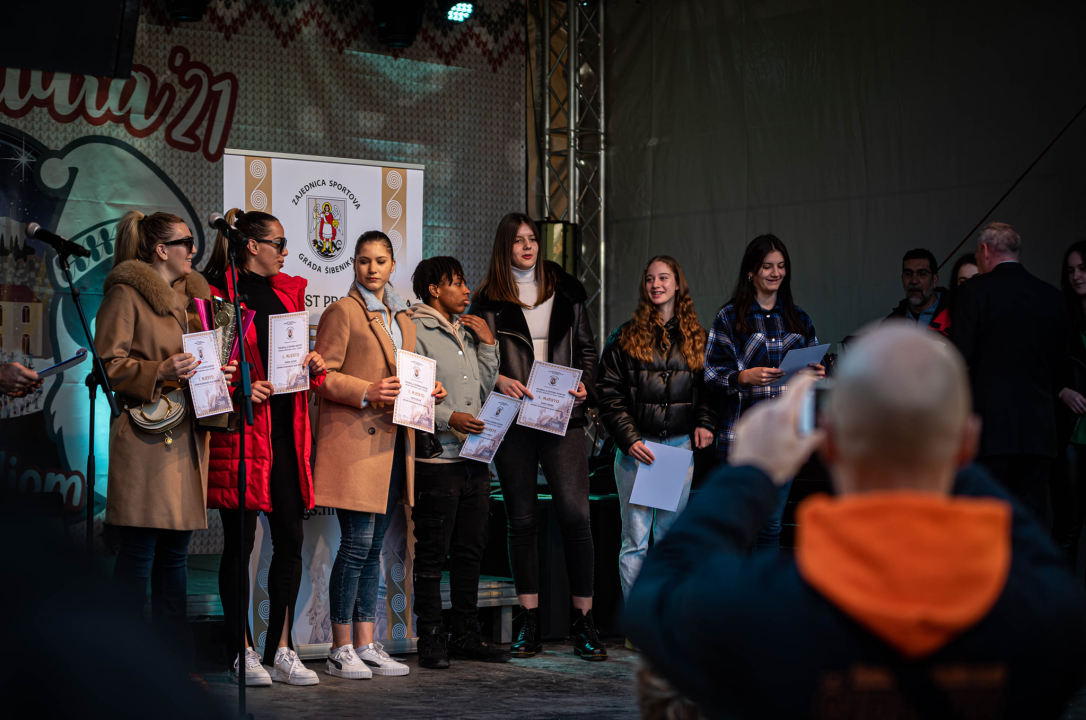 Vaterpolisti Solarisa i košarkašice Šibenika u ekipnoj, a Toni Slavica i Nives Radić u pojedinačnoj konkurenciji 