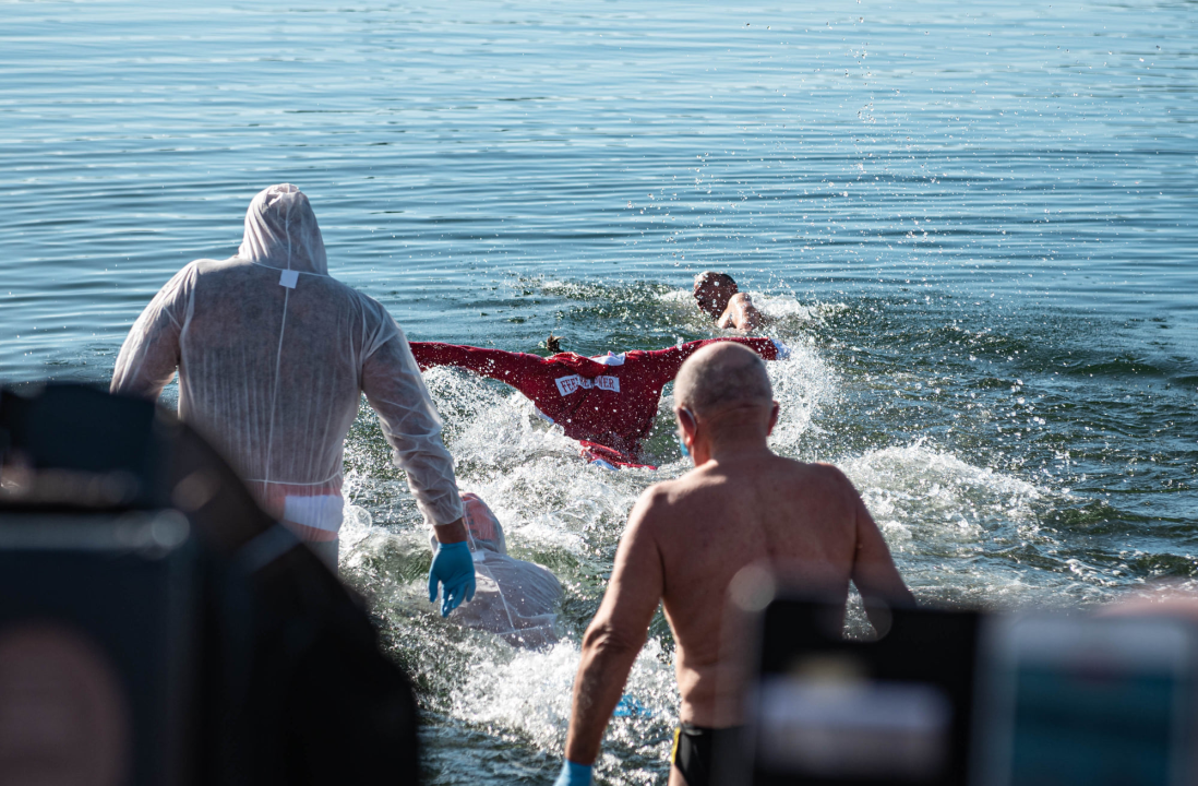 Odvažnih 12 okupalo se na Banju u podne na samu Novu godinu: 'Ovo nije hladna voda'