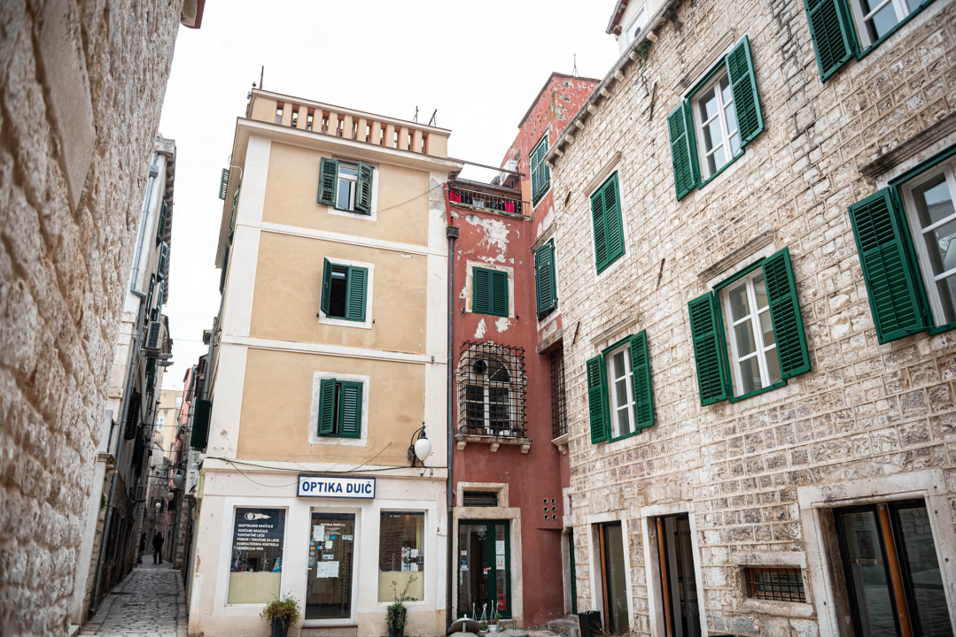 Što se sve raspada u staroj gradskoj jezgri Šibenika: Komunalci su snimili šest kritičnih točaka, u stvarnosti ih ima puno više