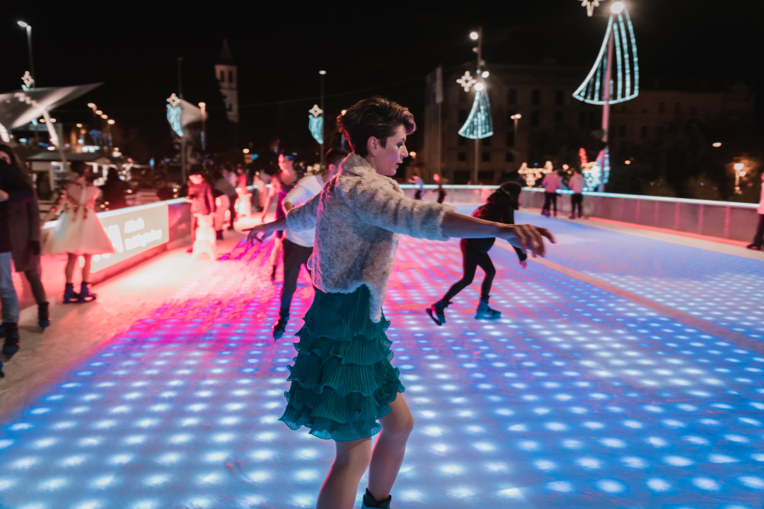 Modna bajka na Vitićevom moru: Šibenčanke klizale u vintage raskošnim haljinama!