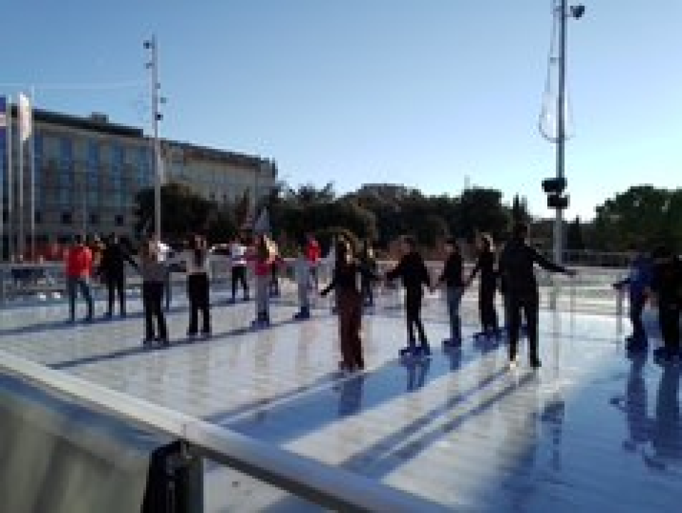 Održana 'Šibenska zimska Olimpijada': Pet ekipa odmjerilo snage na ledu, Jurini Jazavci pobijedili