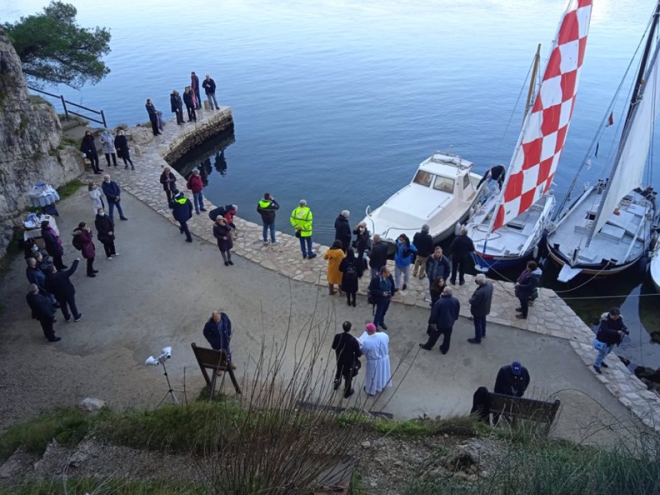 U kanalu ispred crkve-špilje obilježen spomendan sv. Ante Pustinjaka 