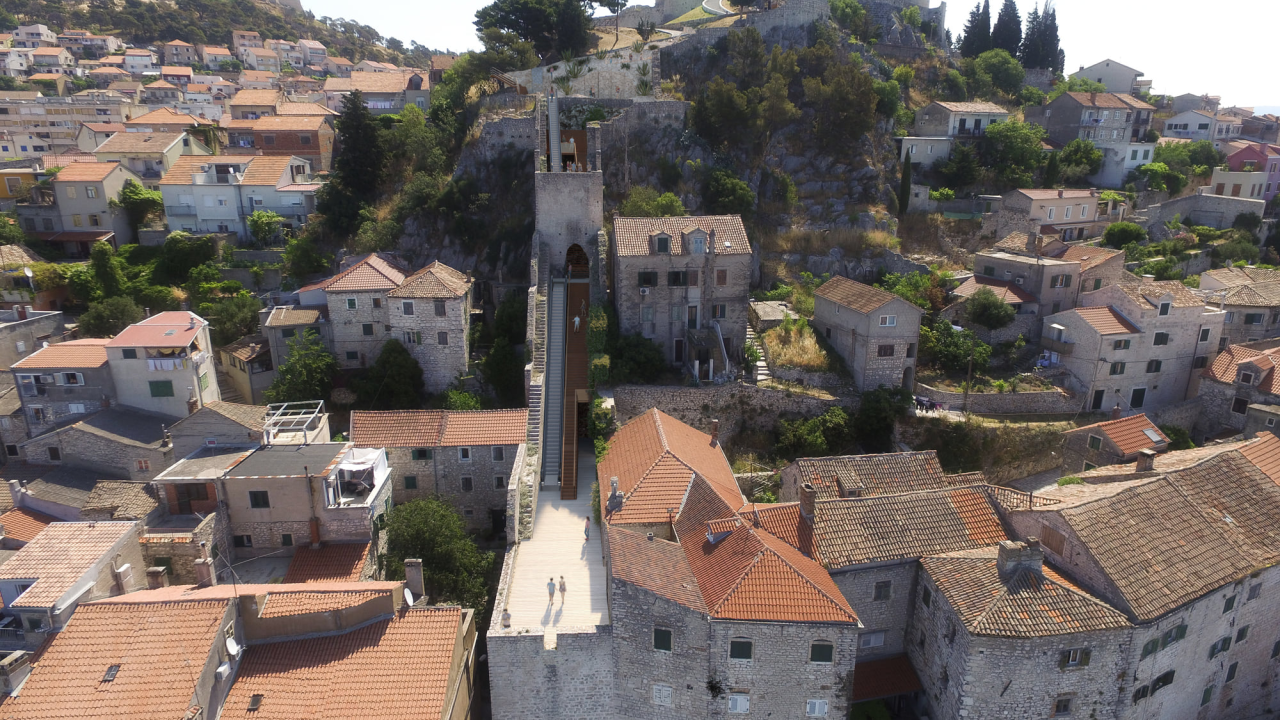 Izgleda da Šibenčani odobravaju novi projekt obnove dvostrukog bedema: Pogledajte kako će se Dolac promijeniti