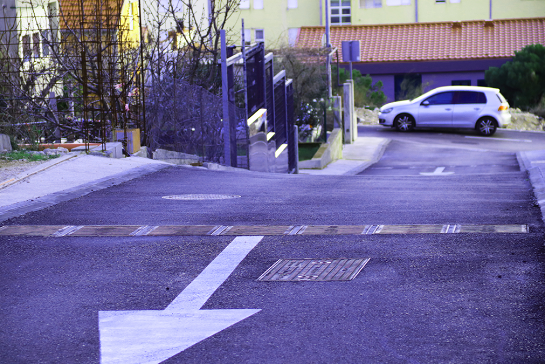 Stavljen asfalt u ulici na Meterizama, gradski čelnici ga isprobali: 'Riječ je  o zahtjevnom projektu'  