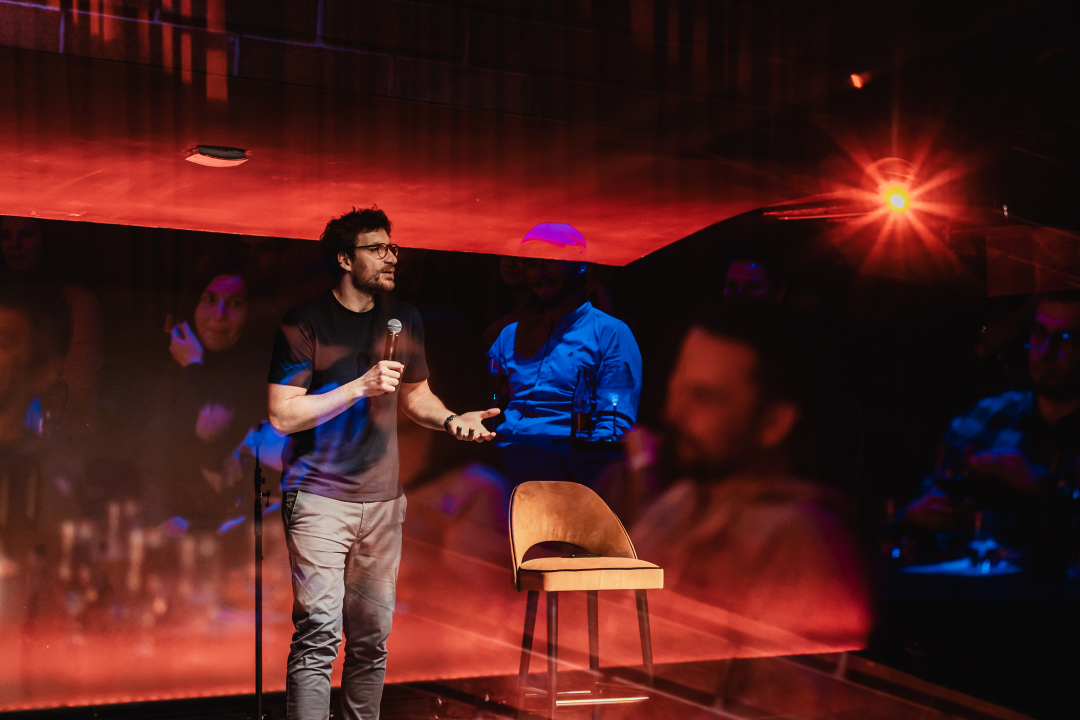 Zabezeknuti Vlatko Štampar sat i 45 minuta u Arsenu valjao fore, publika je plakala od smijeha!