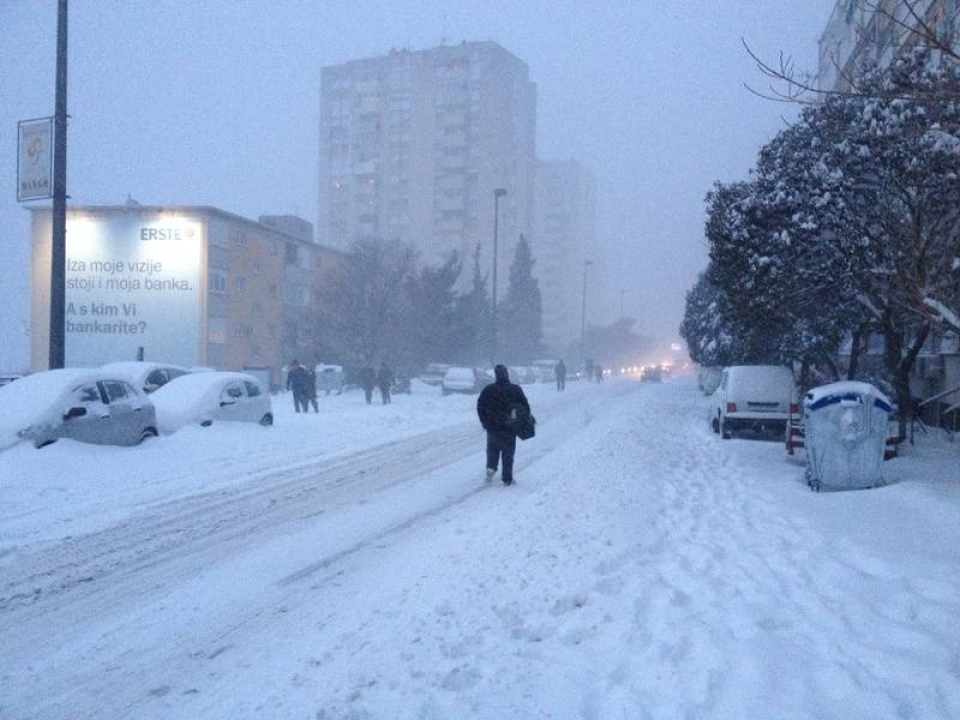 Šibenik je na današnji dan prije deset godina bio potpuno zatrpan snijegom: Prisjetite se kako je to izgledalo 