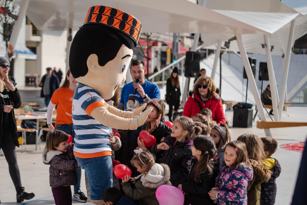 Kiša ubila romantiku Valentinova u Šibeniku: Na Poljani ruže, dječak Paško, nešto djece i slučajni prolaznici