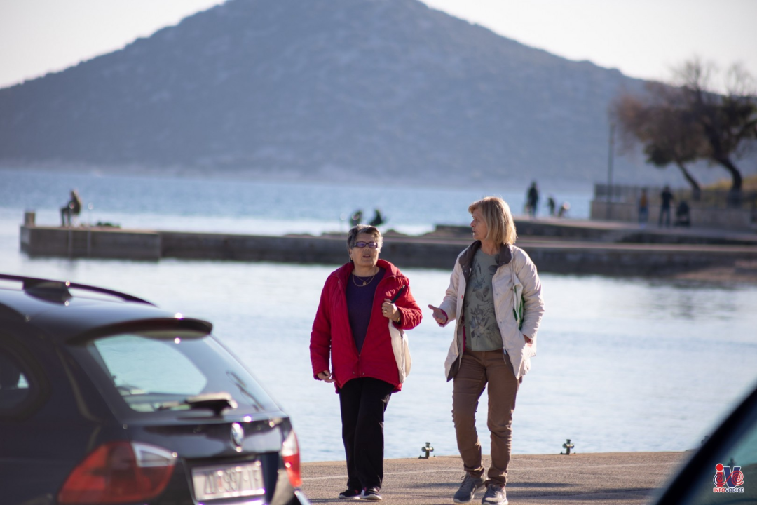 Proljeće u veljači, lipo vrime, a ko to more platit: Foto đir po Vodicama