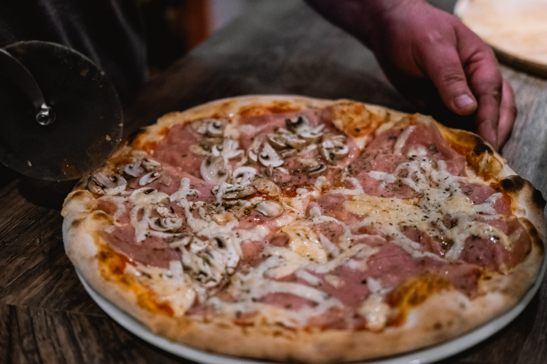 Probajte ukusne pizze nove Pizzerije Atomic na Brodarici! 