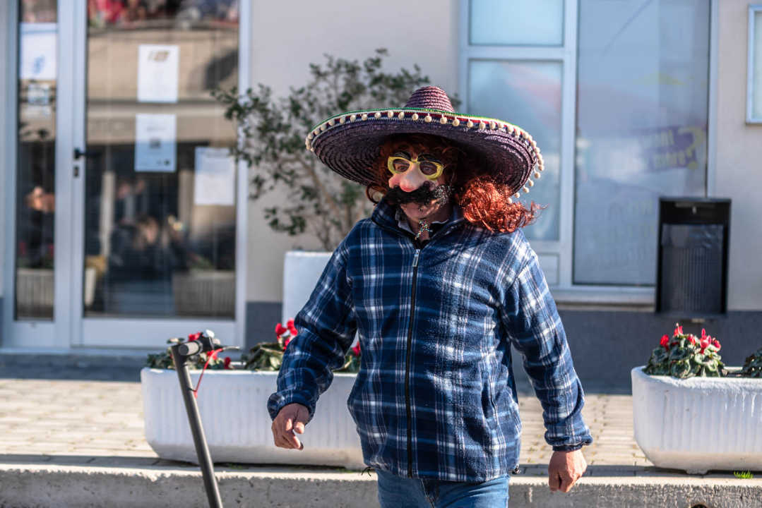 Bake opet napravile ludilo uz ‘Masturbatore s Murtera’, ‘Benkovački sajam’, liječnike i janjetinu