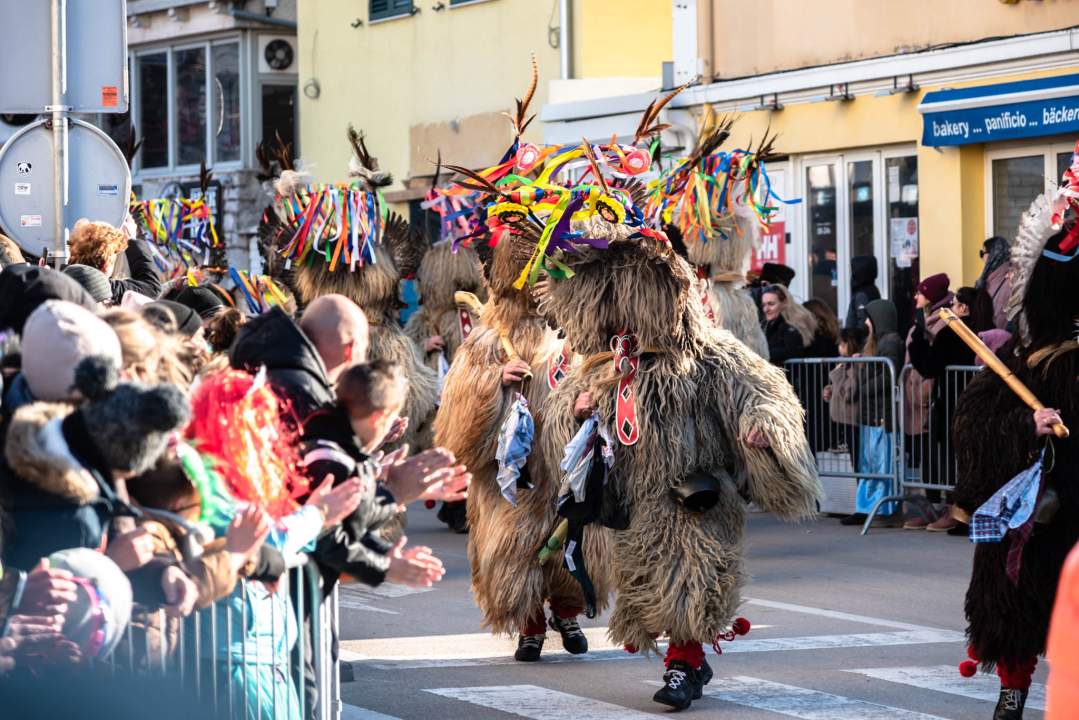 Bake opet napravile ludilo uz ‘Masturbatore s Murtera’, ‘Benkovački sajam’, liječnike i janjetinu