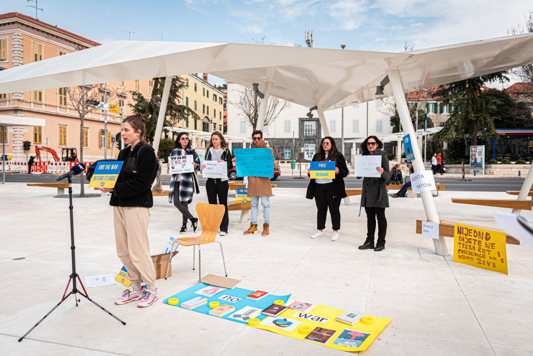 Ukrajinske obitelji podržale skup na šibenskoj Poljani: 'Želim ponovno biti s rodbinom, ali ne vidim da će Putin lako odustati' 