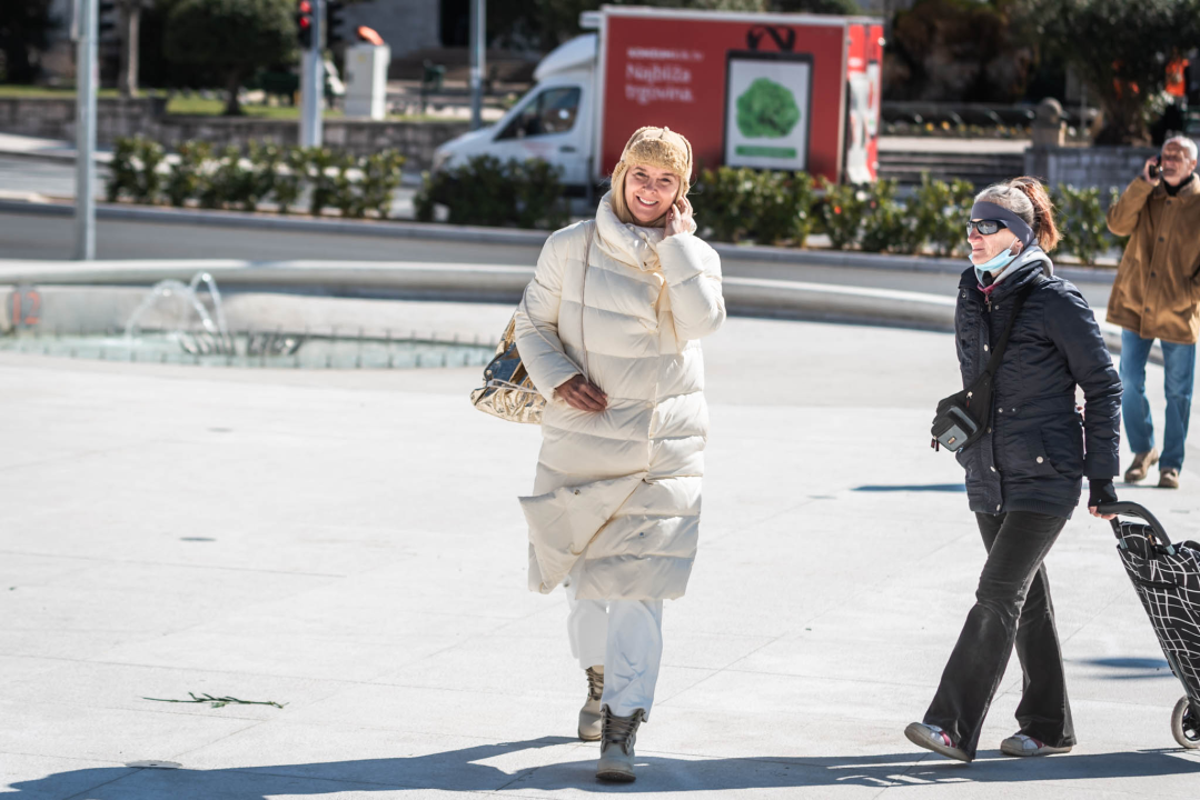 Šibenskim ulicama ovih dana vladaju urbane kombinacije začinjene sunčanim naočalama: Evo koje smo izdvojili   